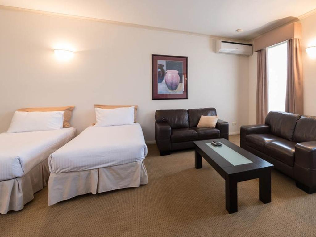 Beau Monde International Hotel Doncaster East